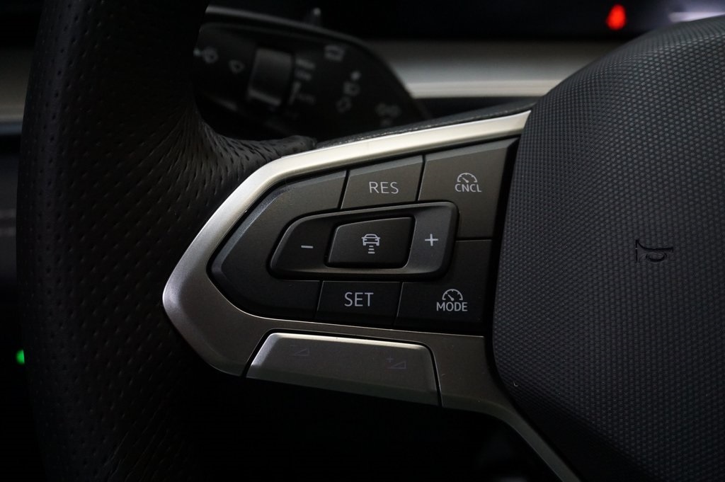 2025 Volkswagen Tiguan SE R-Line Black photo 19