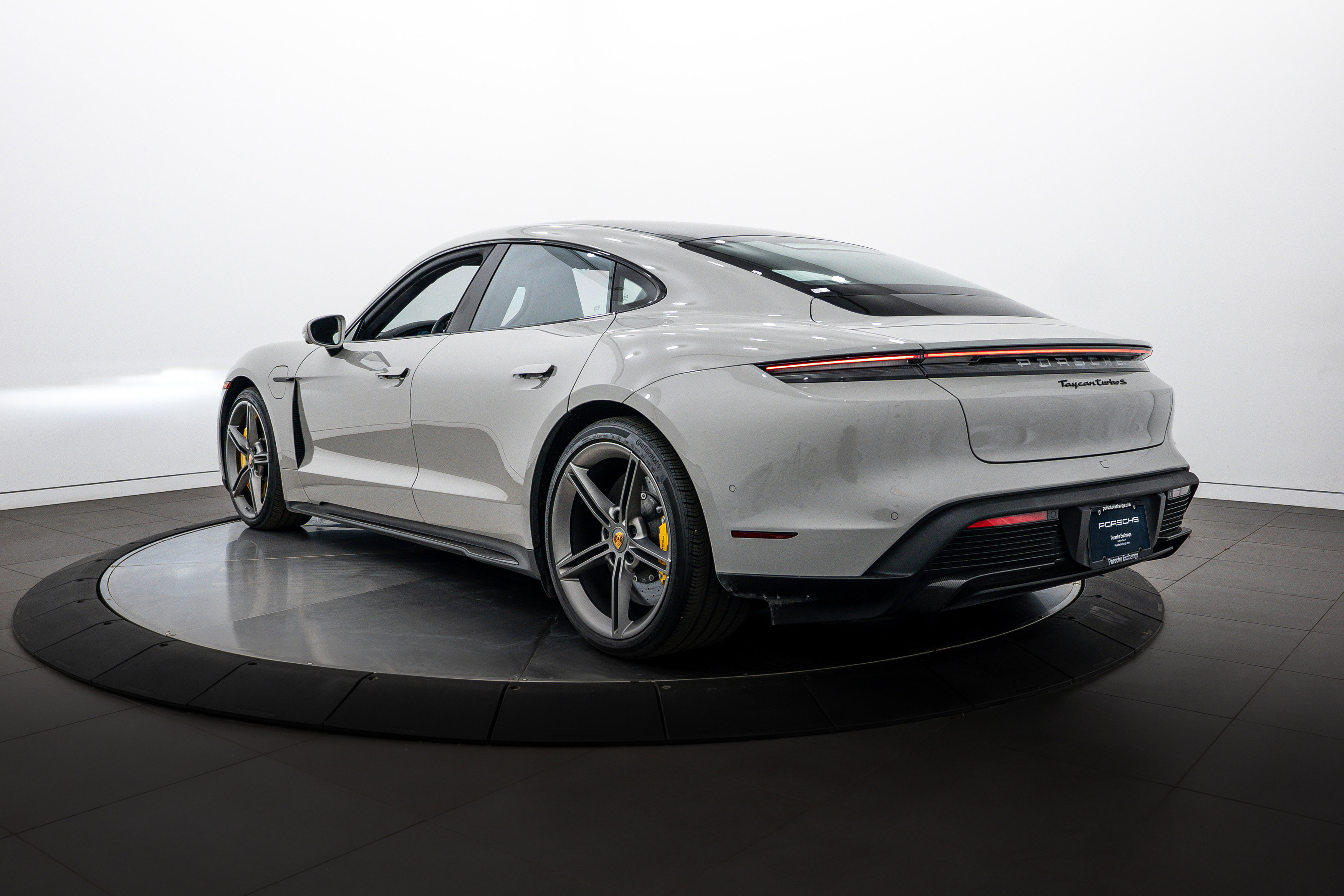 2022 Porsche Taycan Turbo S photo 3