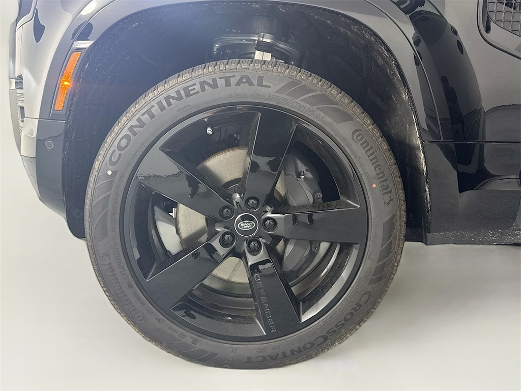 2025 Land Rover Defender 130 X-Dynamic SE photo 28