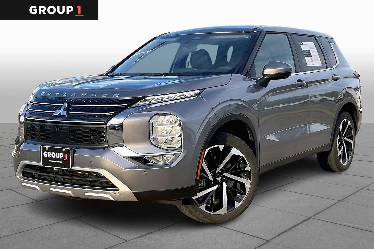 2022 Mitsubishi Outlander SE's photo