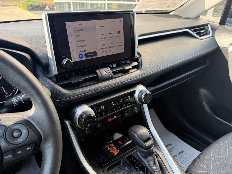 2023 Toyota RAV4 XLE photo 23