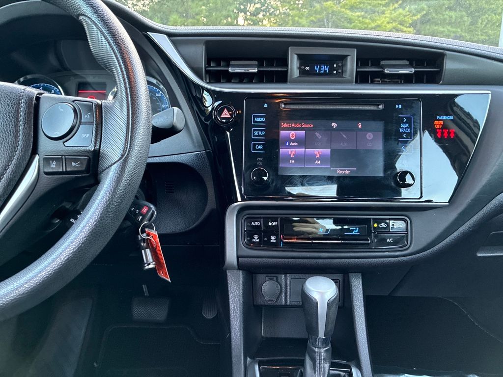 2019 Toyota Corolla L photo 17
