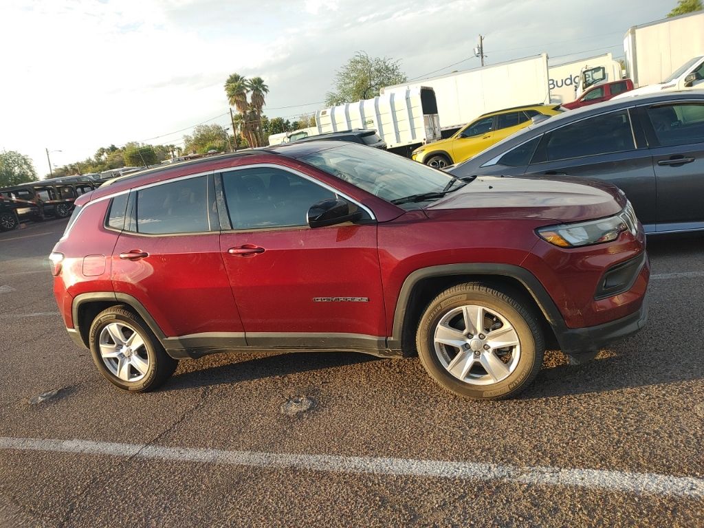 2022 Jeep Compass Latitude photo 4