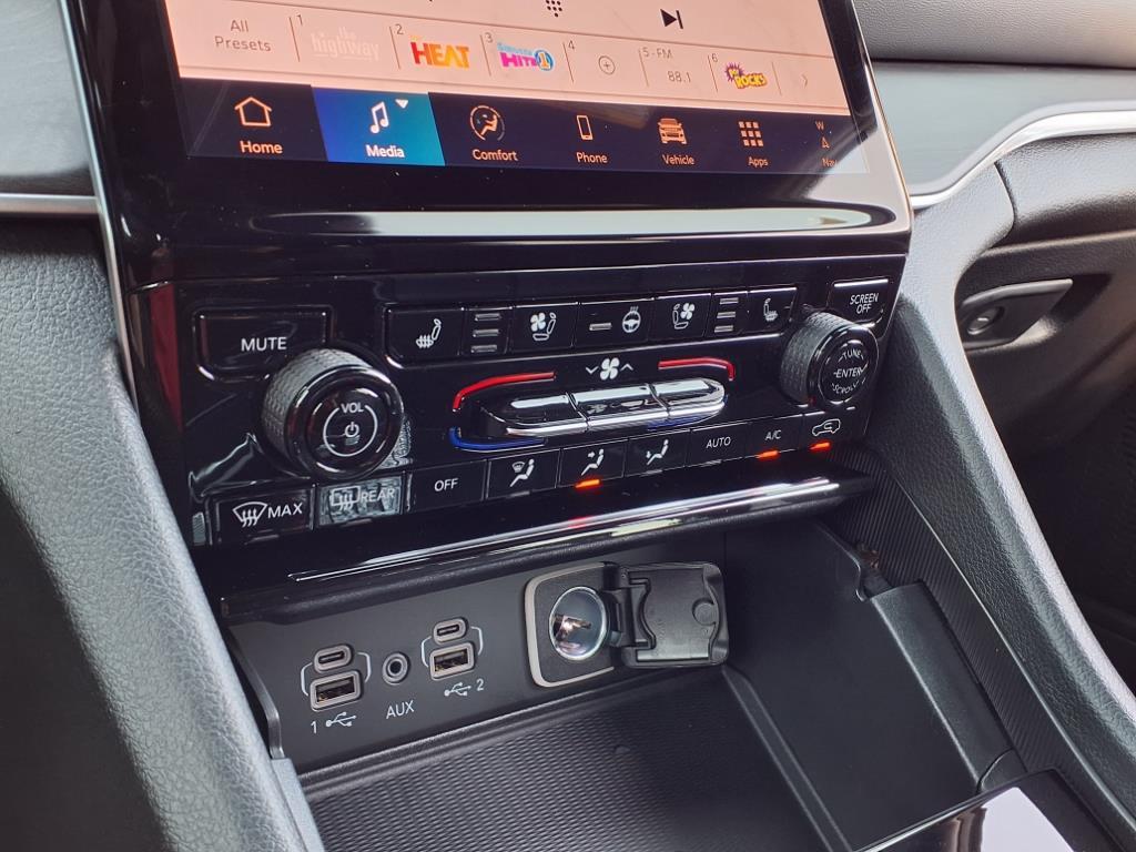 2025 Jeep Grand Cherokee Limited photo 11