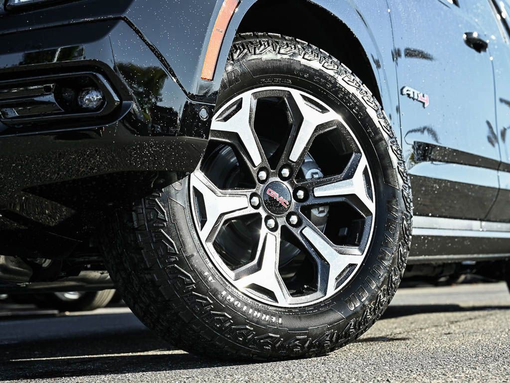 2026 Gmc Yukon AT4 Ultimate photo 4