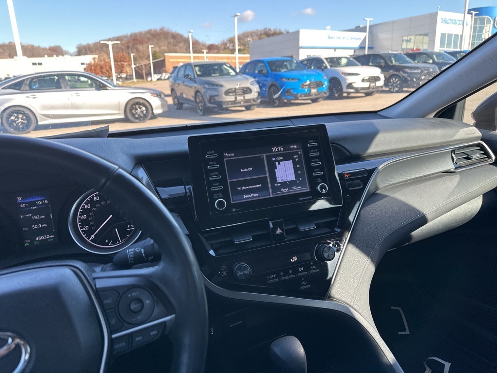 2023 Toyota Camry Hybrid LE photo 3