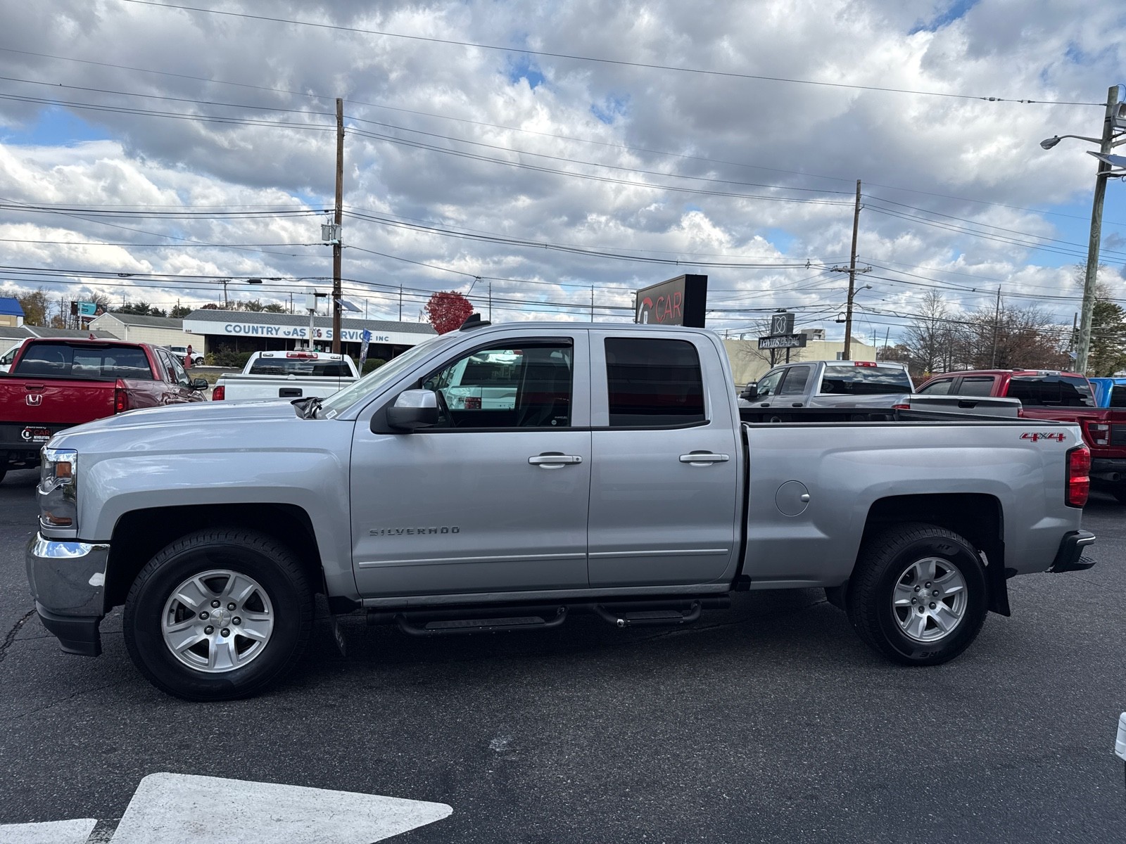 2017 Chevrolet Silverado 1500 LT photo 4