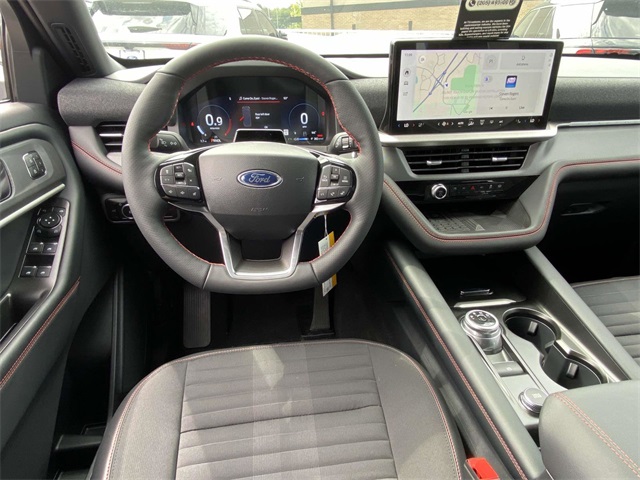 2025 Ford Explorer ST-Line photo 4