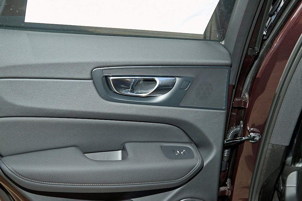 2026 VOLVO XC60 - Image 18