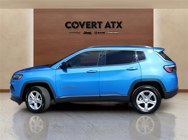 2023 Jeep Compass Latitude photo 2