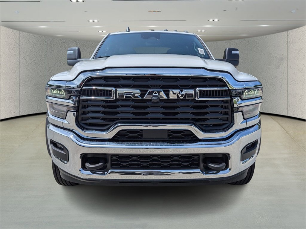 2025 Ram 5500 Tradesman photo 2