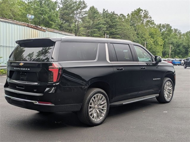 2025 Chevrolet Suburban LT photo 2