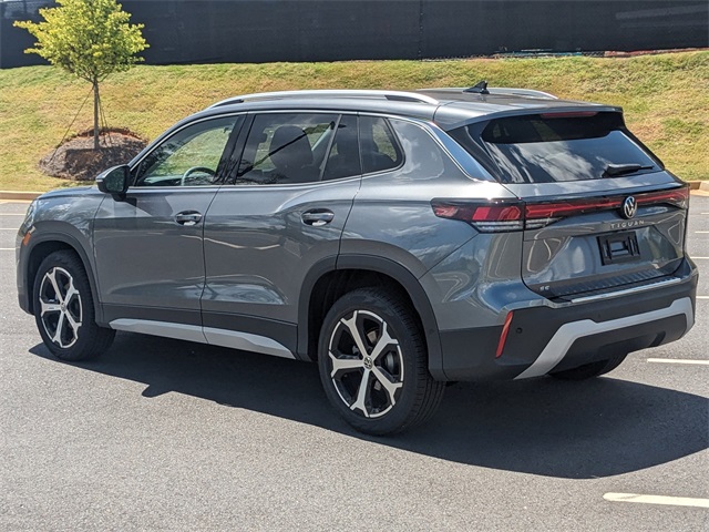 2025 Volkswagen Tiguan SE photo 4