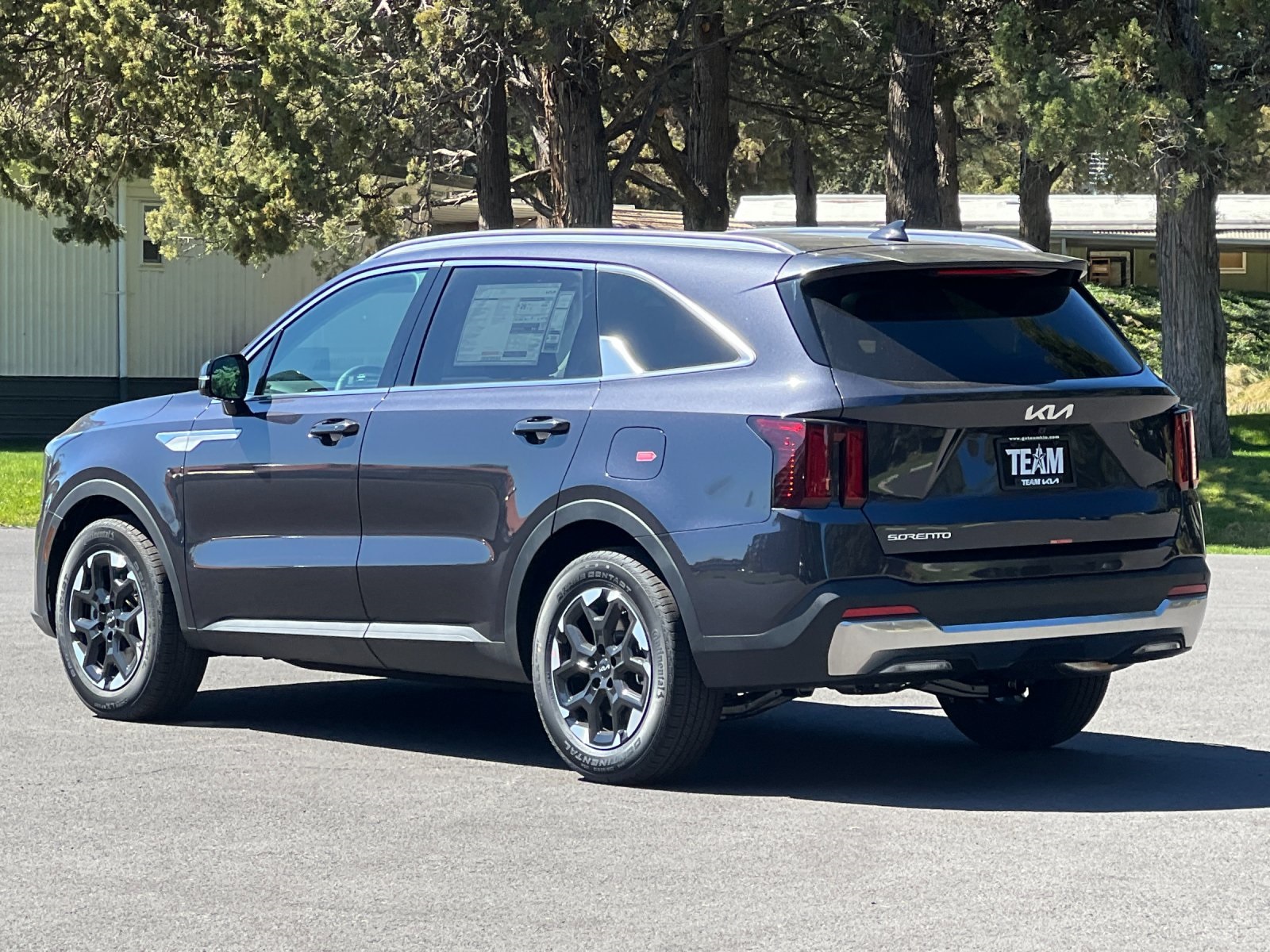 2025 Kia Sorento S photo 2