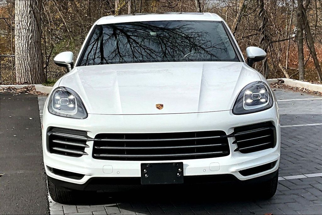 2021 Porsche Cayenne Base photo 3