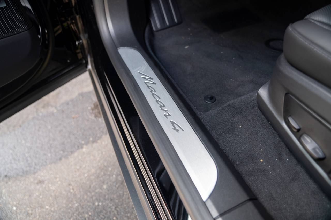 2025 Porsche Macan 4 Electric photo 26