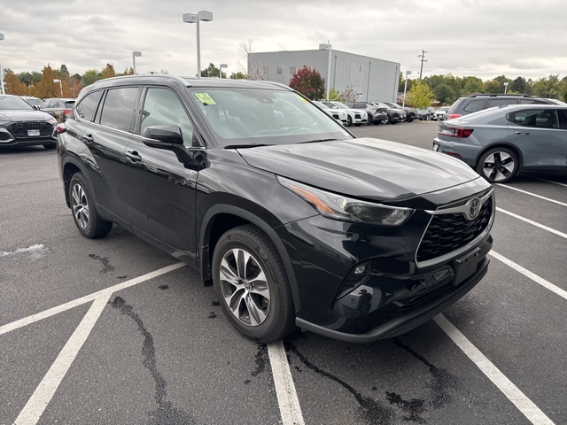 2022 Toyota Highlander XLE photo 3