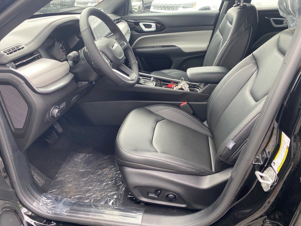 2025 Jeep Compass Limited photo 5