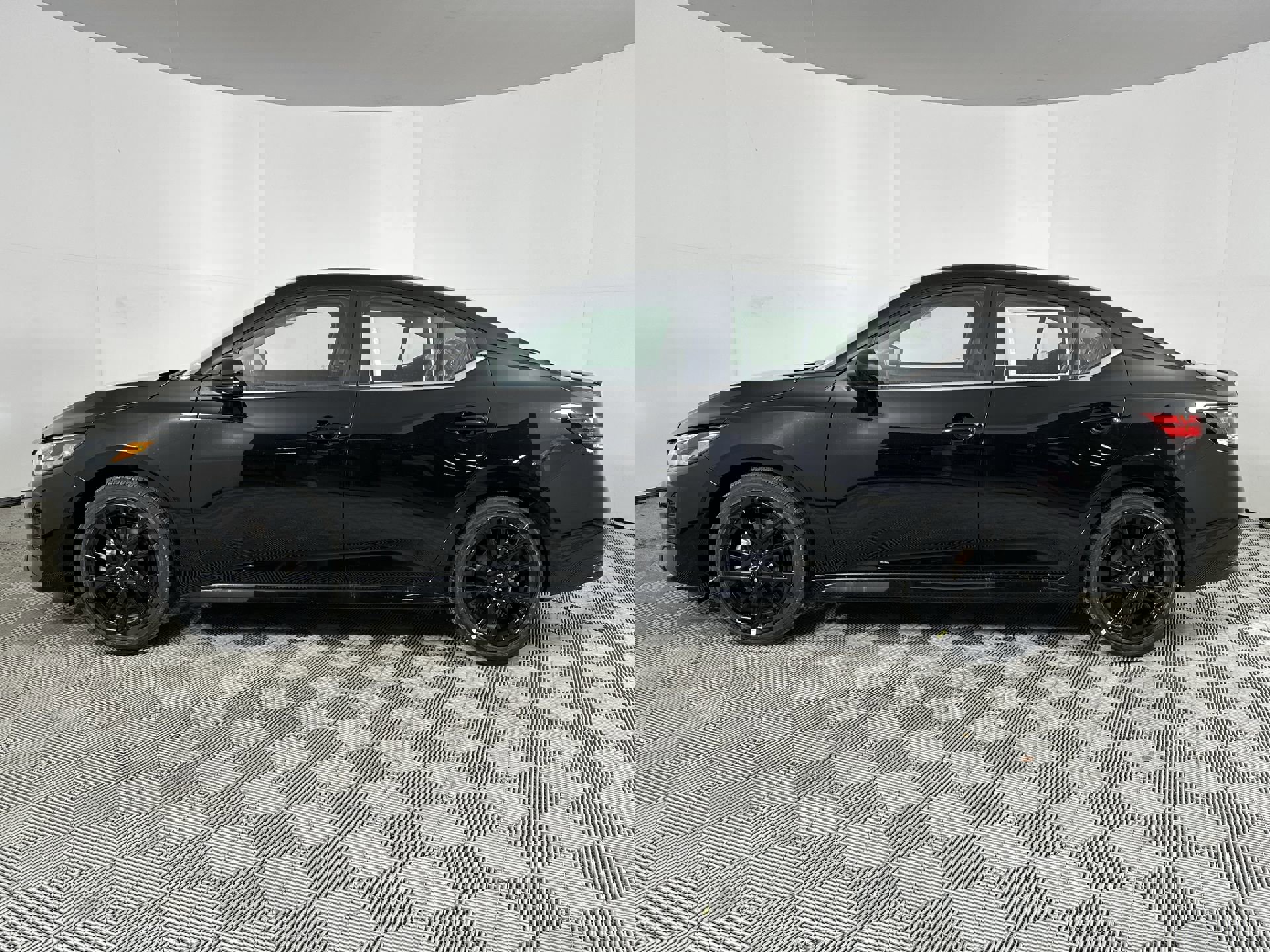 2025 Nissan Sentra SR photo 5