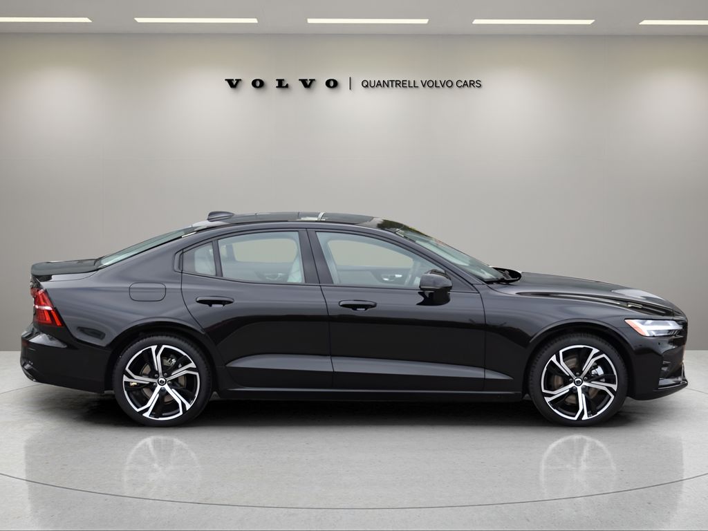 2024 Volvo S60 B5 Plus photo 2