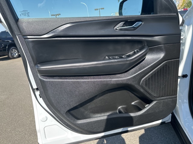 2024 Jeep Grand Cherokee Altitude photo 13