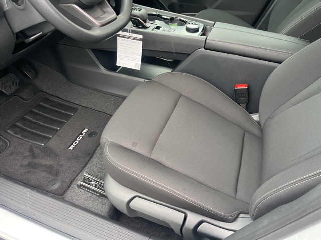 2025 Nissan Rogue S photo 14