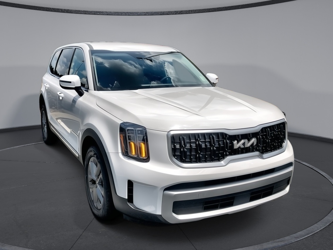 2025 Kia Telluride LX's photo