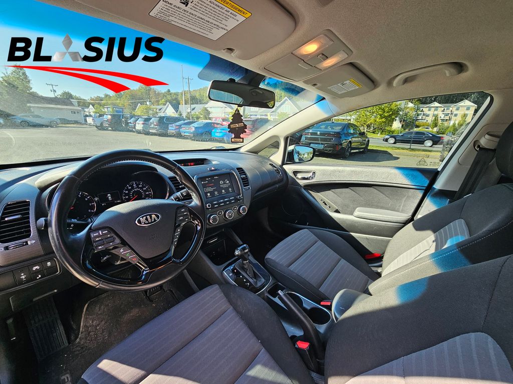 2017 Kia Forte S photo 9
