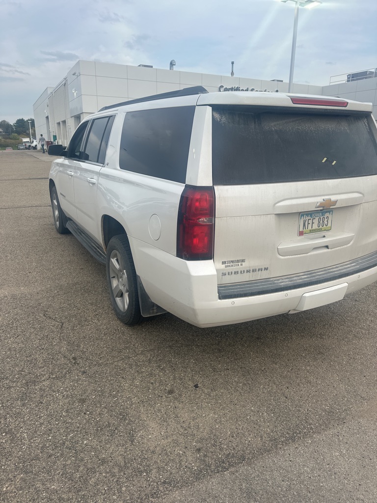 2018 Chevrolet Suburban LT photo 4