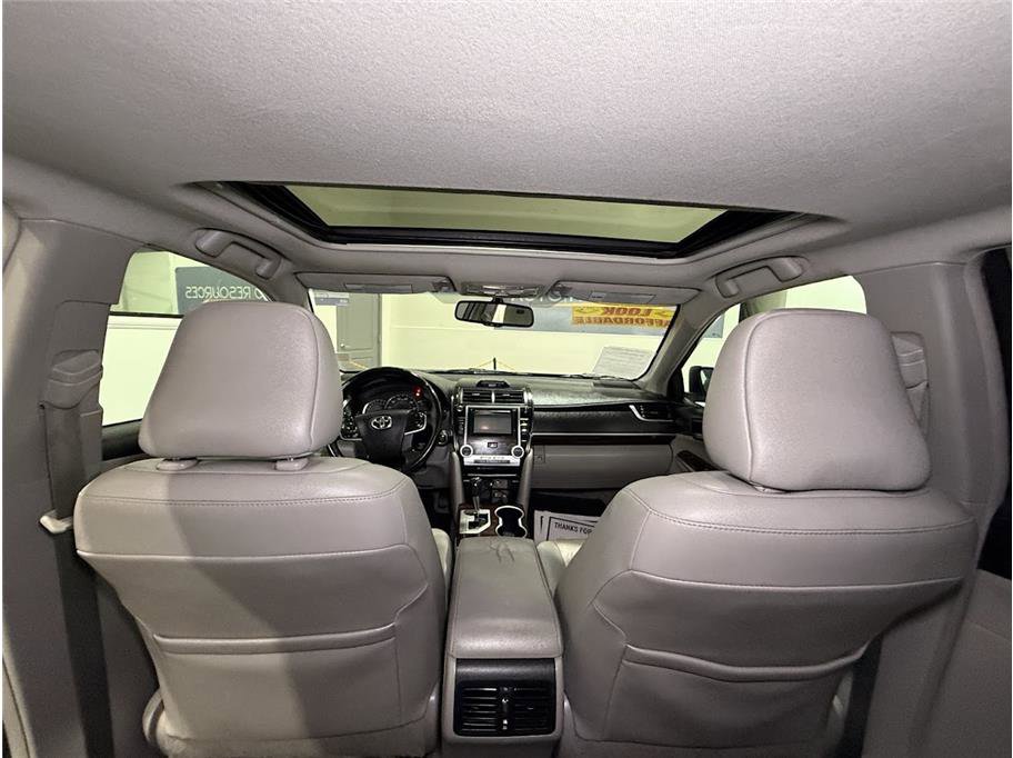 2012 Toyota Camry XLE photo 15