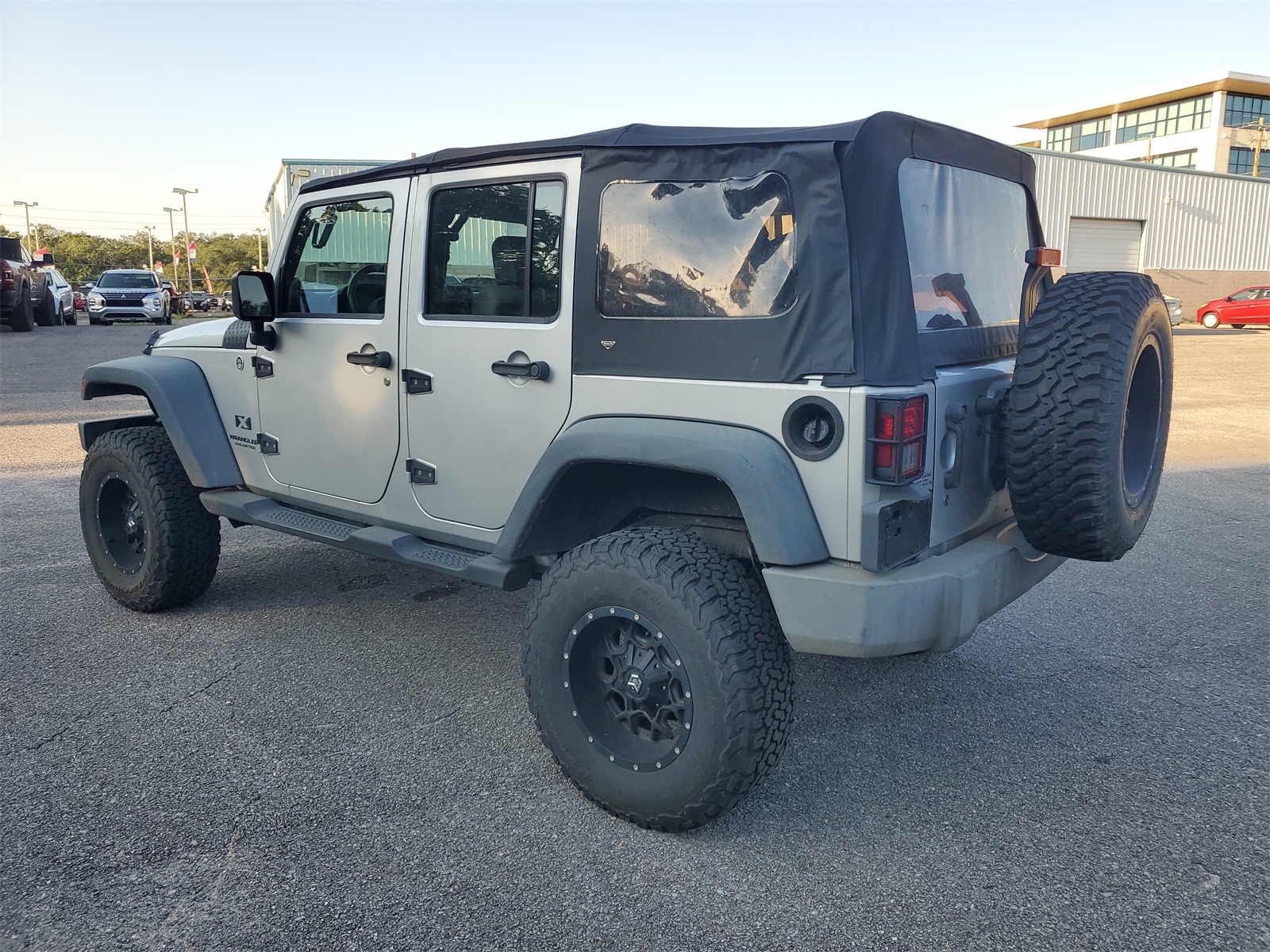 2009 Jeep Wrangler Unlimited X photo 3