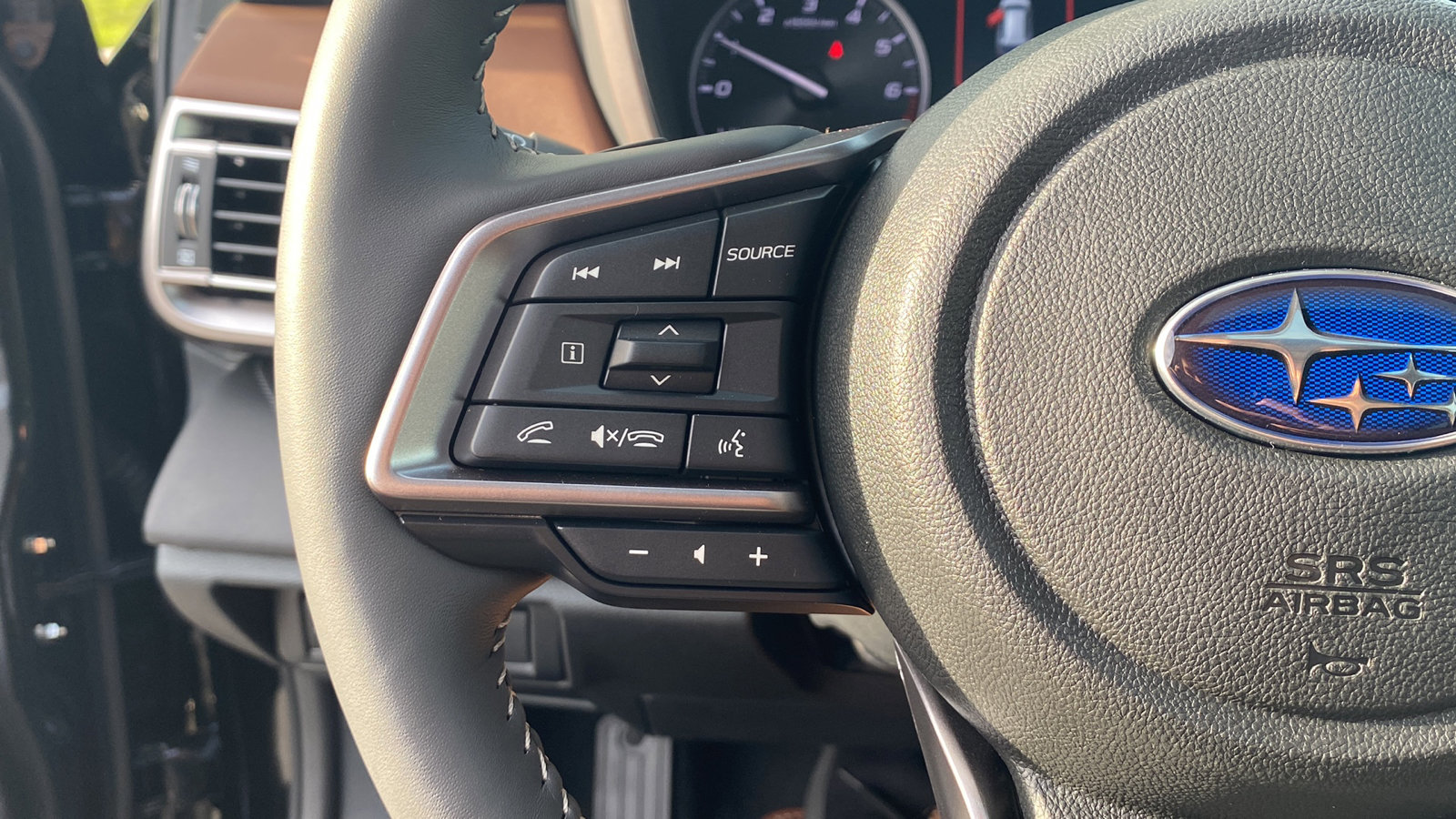 2025 Subaru Outback Touring photo 17