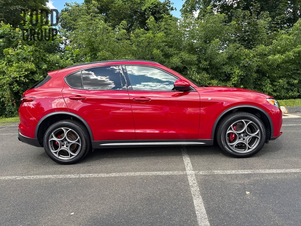 2022 Alfa Romeo Stelvio Ti photo 6