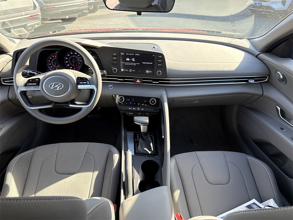 2023 Hyundai Elantra SEL photo 12