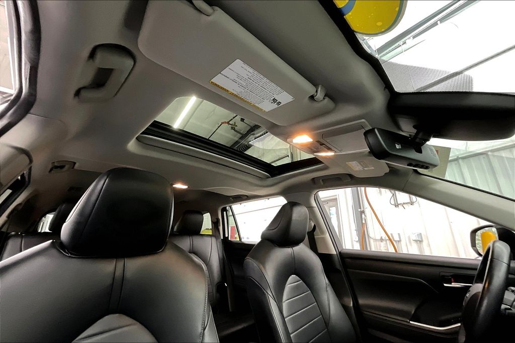 2022 Toyota Highlander XLE photo 21