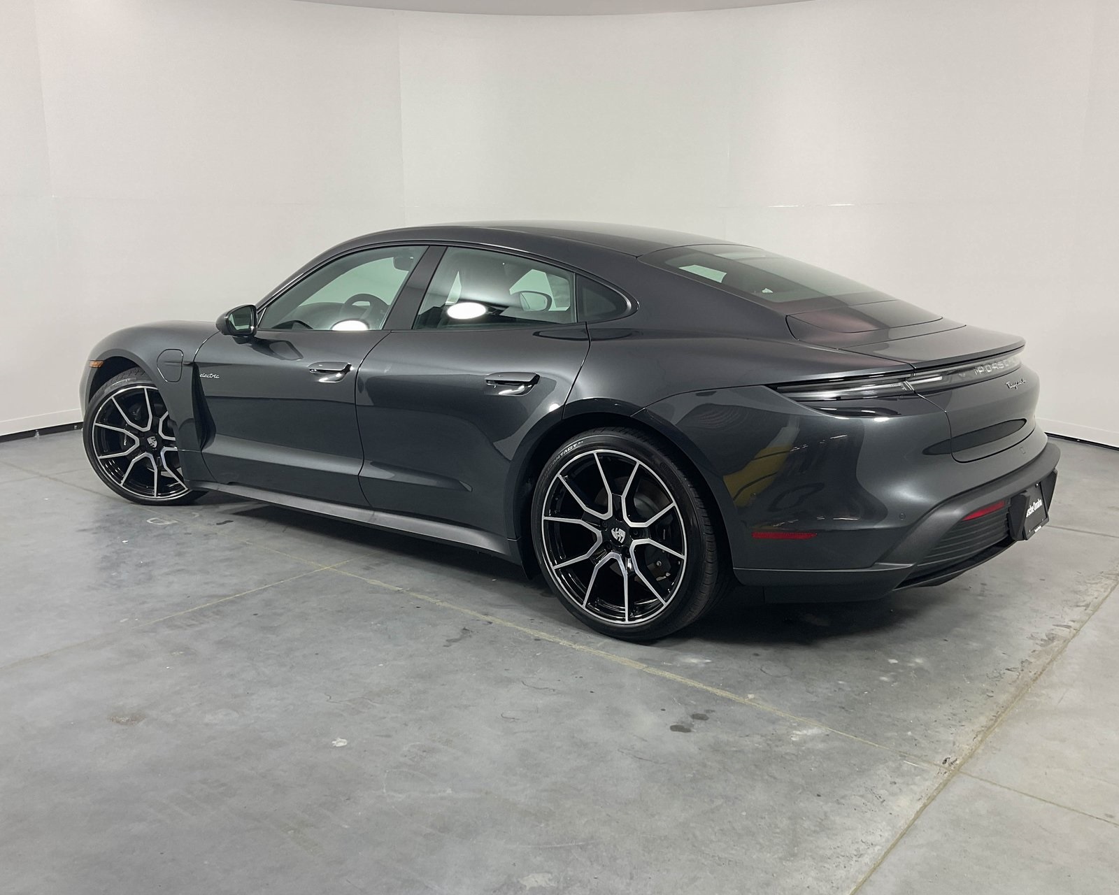2025 Porsche Taycan 4 photo 3