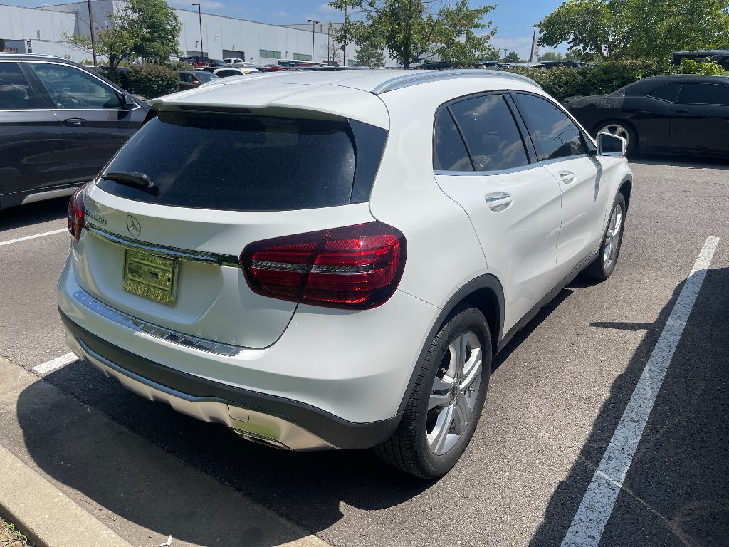 2020 Mercedes Benz GLA 250 photo 3