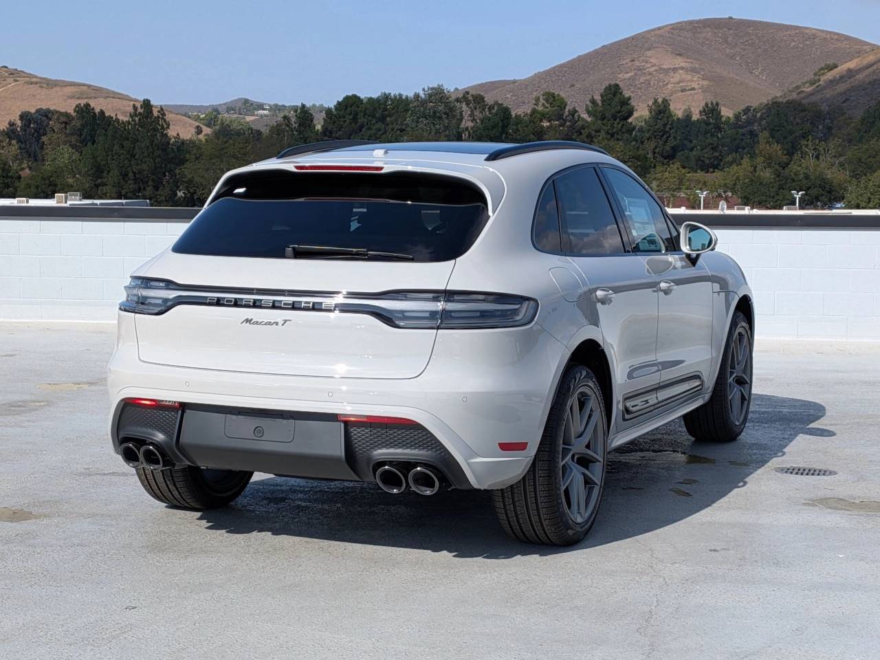 2025 Porsche Macan T photo 9