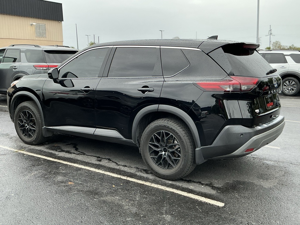 2023 Nissan Rogue SV photo 3
