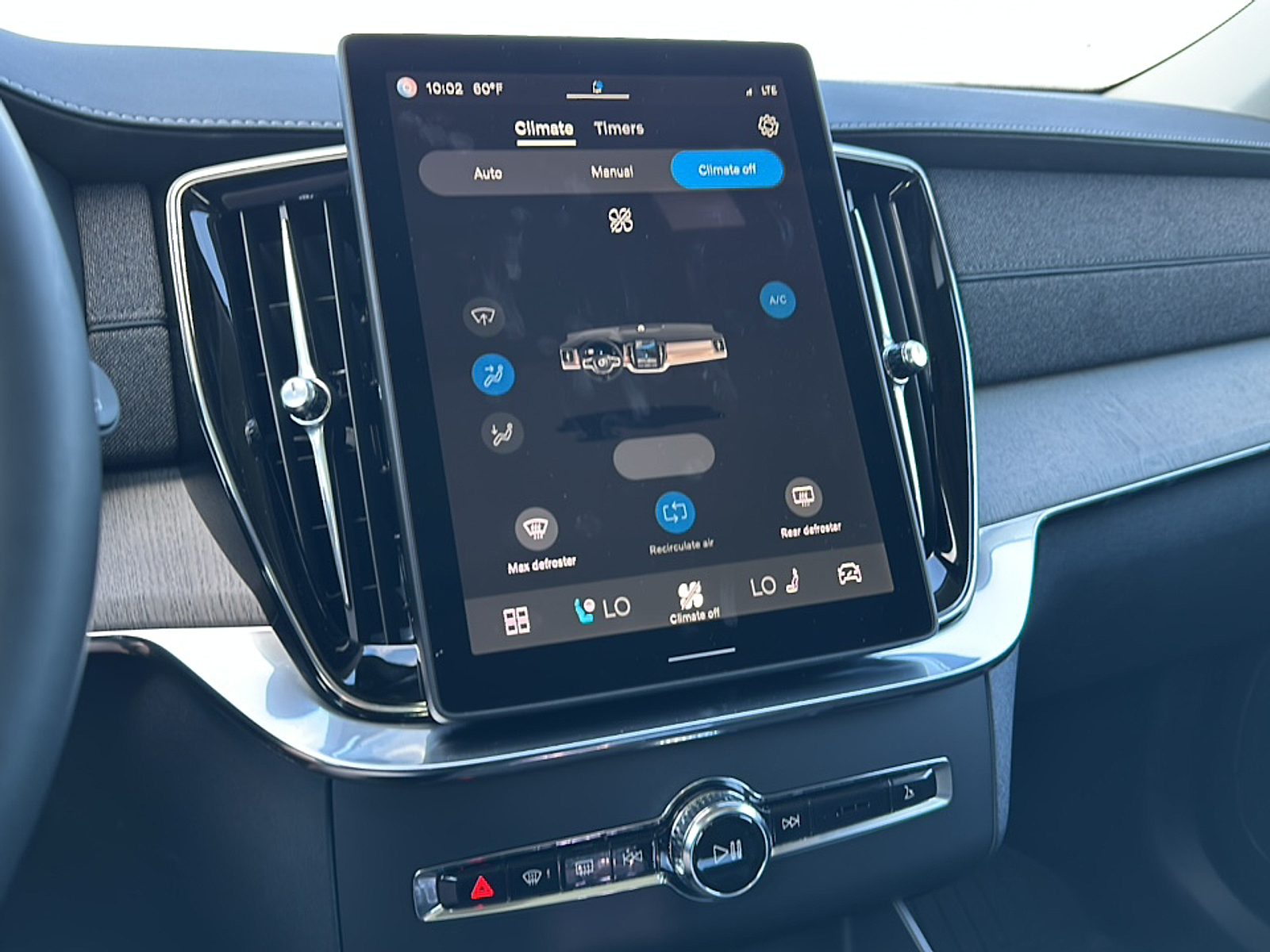 2025 Volvo XC90 T8 photo 8