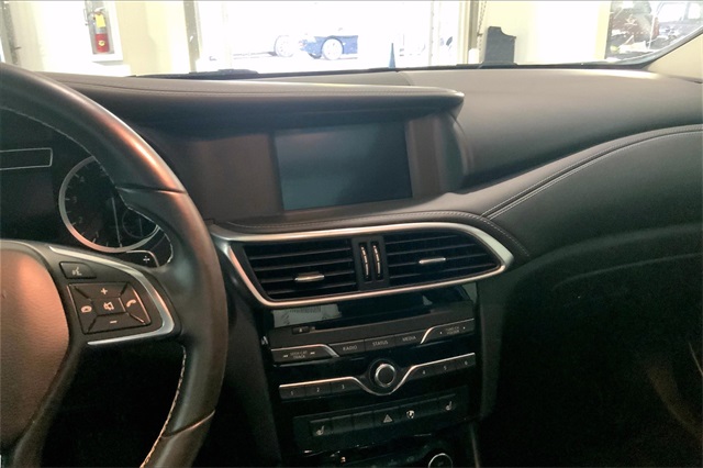 2018 Infiniti QX30 Premium photo 6