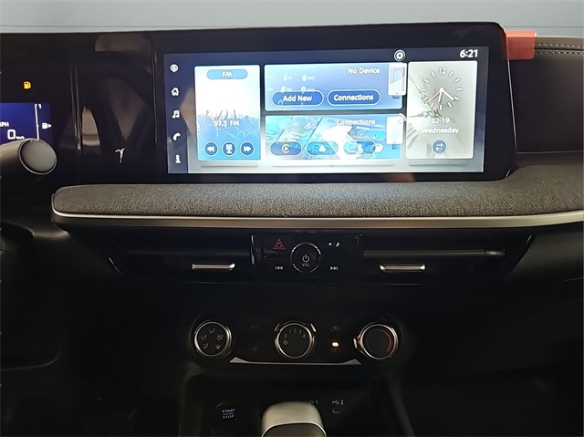 2025 Nissan Kicks SV photo 14
