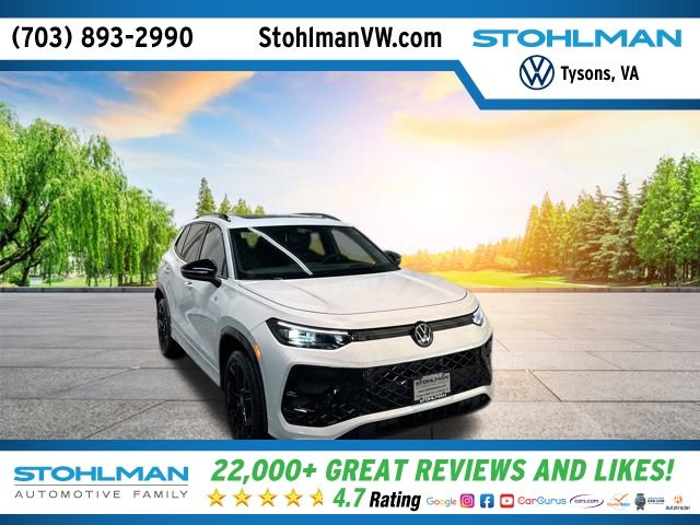 2025 Volkswagen Tiguan SE R-LINE BLACK's photo