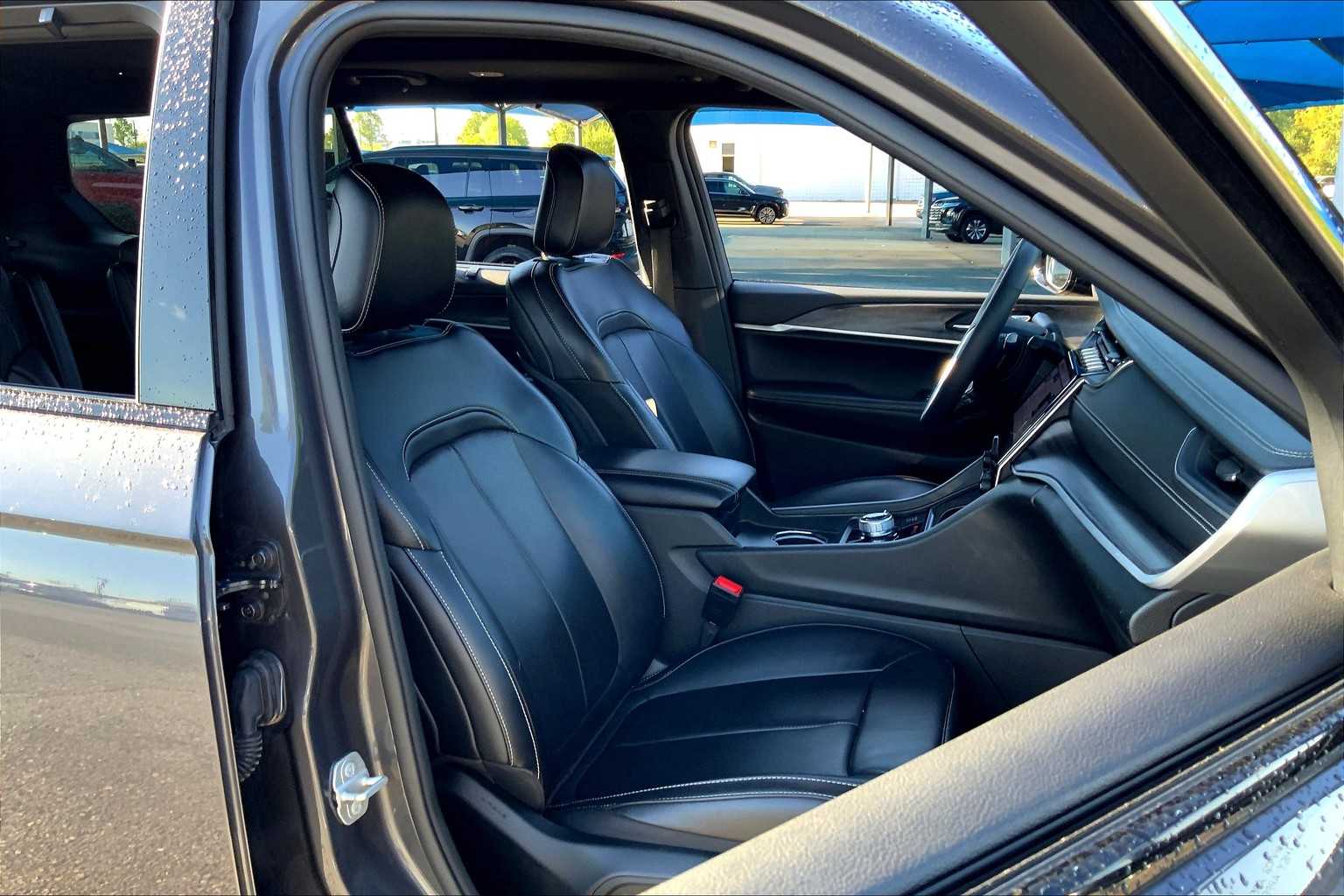 2024 Jeep Grand Cherokee Limited photo 8