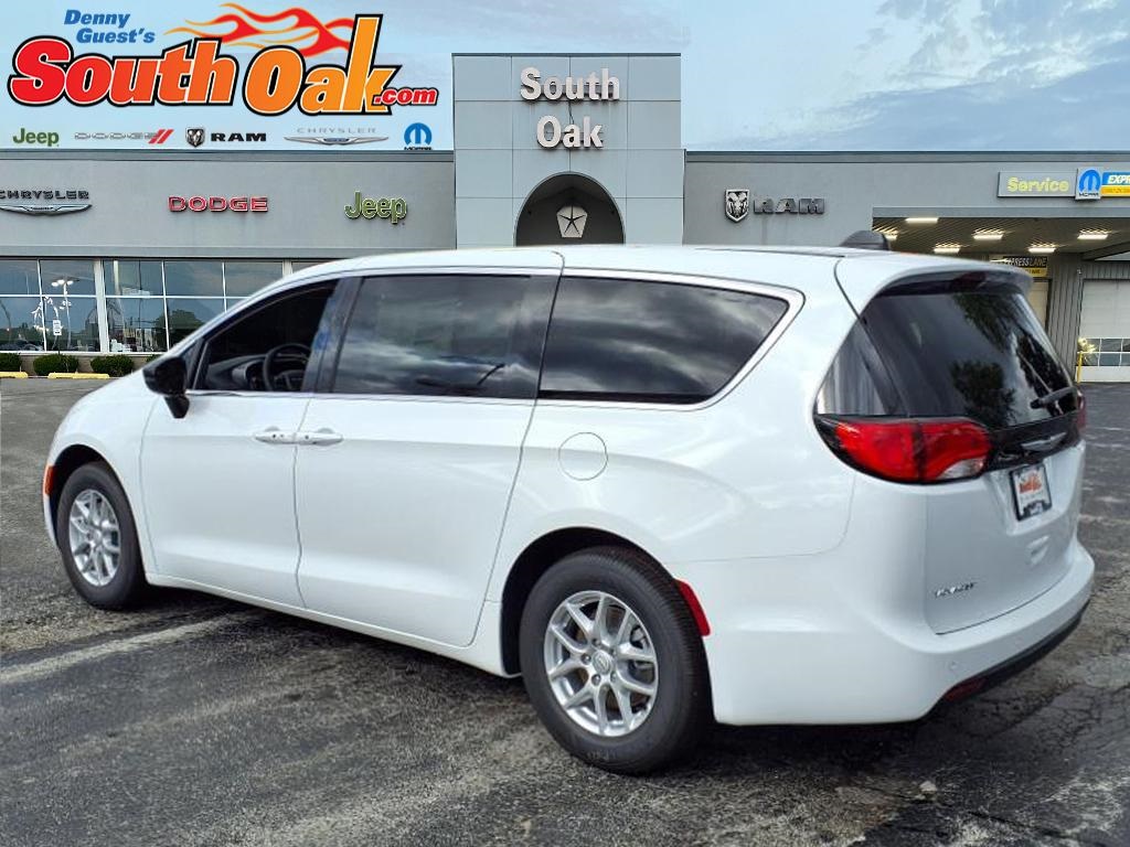 2026 Chrysler Voyager LX photo 4