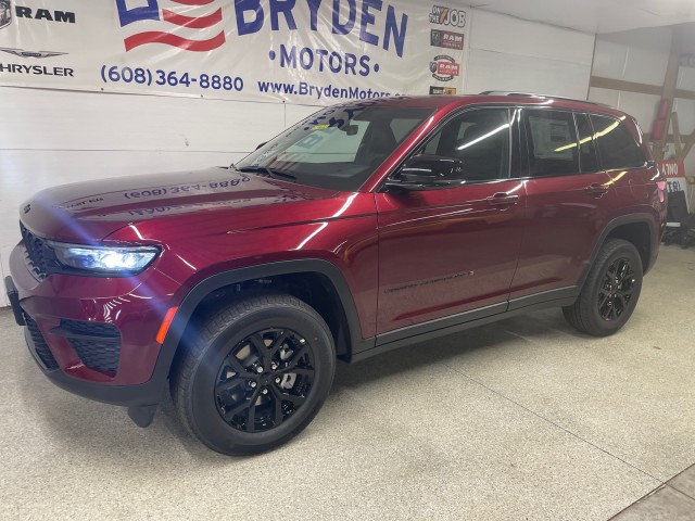 2025 Jeep Grand Cherokee Altitude photo 4