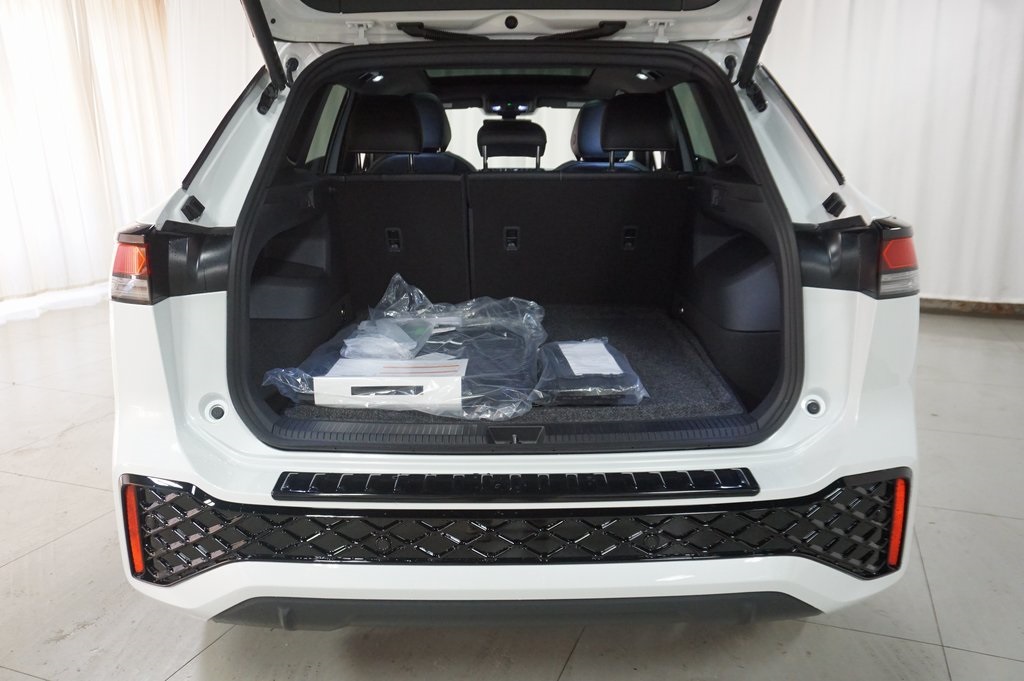 2025 Volkswagen Tiguan SE R-Line Black photo 24