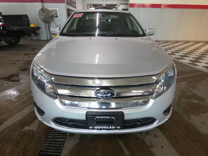 Used 2012 Ford Fusion SE with VIN 3FAHP0HA1CR391228 for sale in Clinton, IL