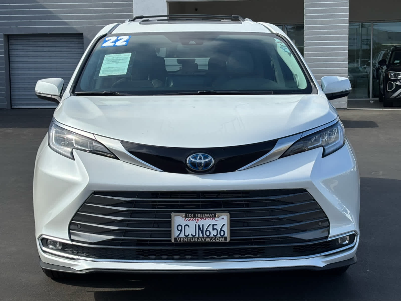 2022 Toyota Sienna Limited photo 9