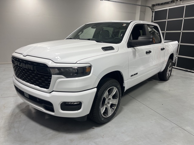 2026 Ram 1500 Express photo 3